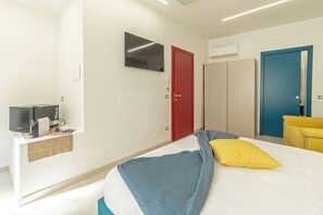 1 bedroom, desk, free WiFi, bed sheets