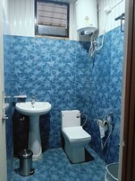 Ducha, toallas, jabón, shampoo