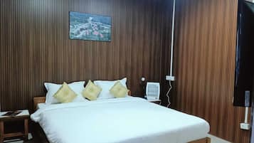 Quarto casal luxo, vista para a montanha | Escrivaninha, espaço de trabalho para notebook, Wi-Fi de cortesia