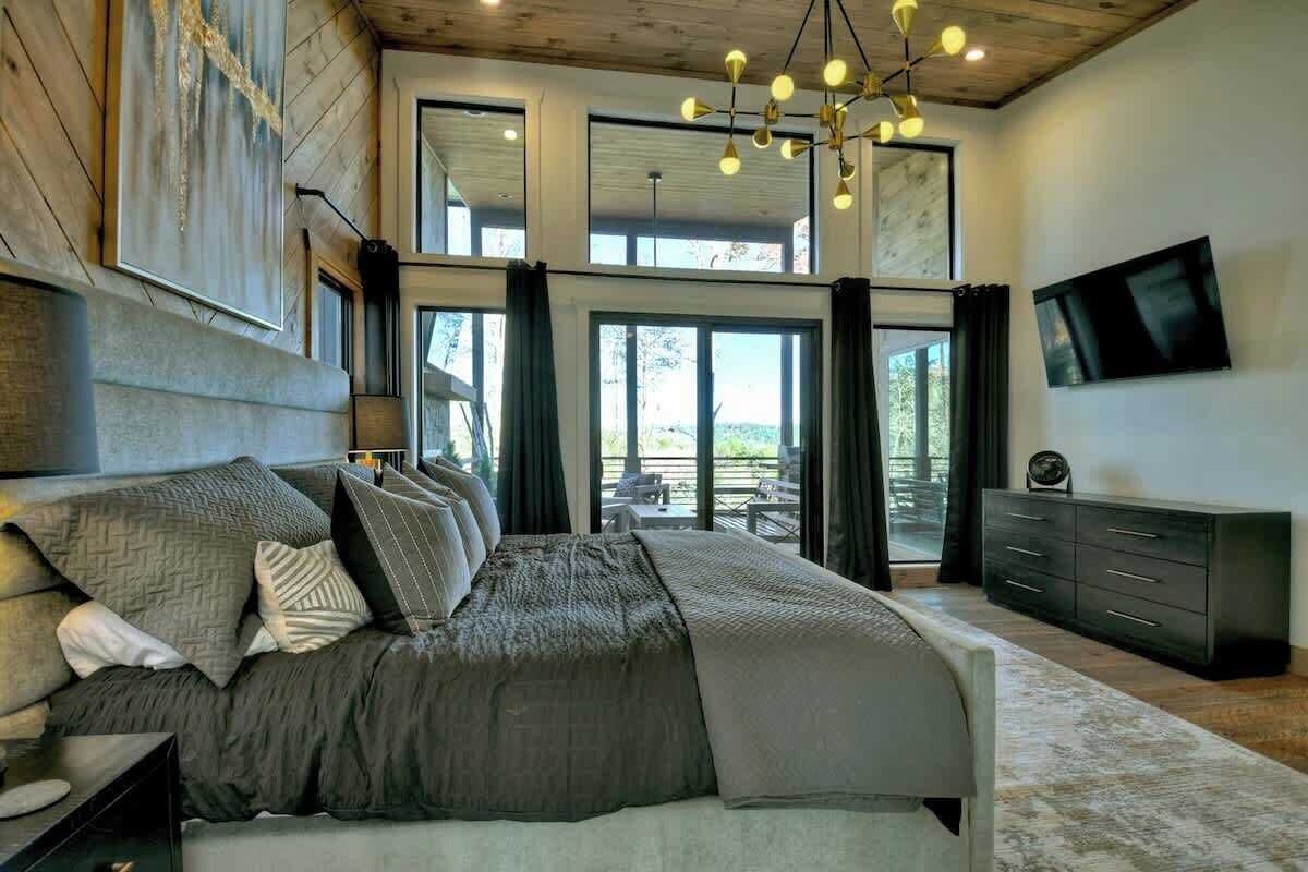 4 habitaciones, tabla de planchar con plancha, wifi y ropa de cama 