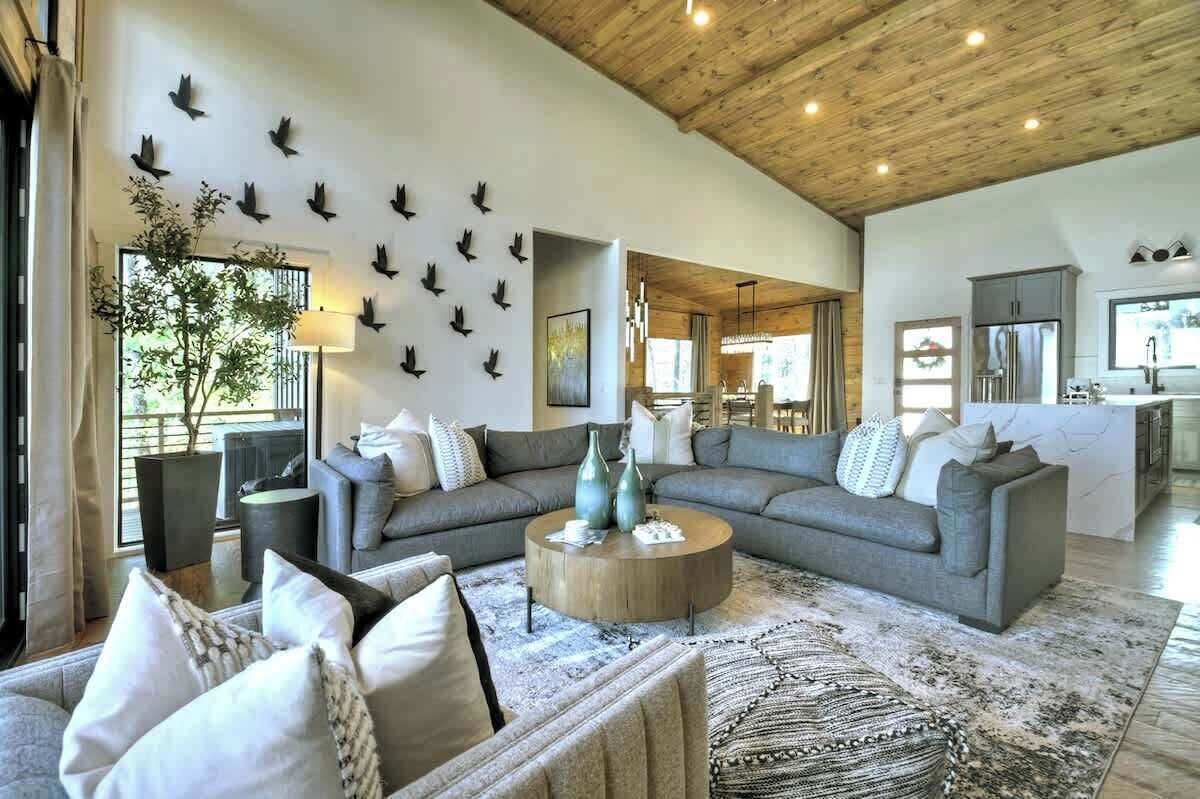 Fernseher, Kamin, Arbeitsbereiche