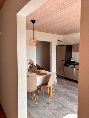 A modern kitchen with wooden cabinets and a built-in dishwasher. - Hegau apartment, 2.5 rooms, 70sqm, free WiFi and parking spaces (Tengen)