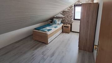 4 bedrooms, travel cot, free WiFi, bed sheets