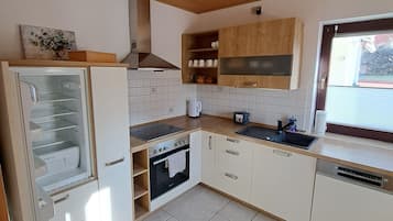 Refrigerador, microondas, parrilla de estufa y lavavajillas