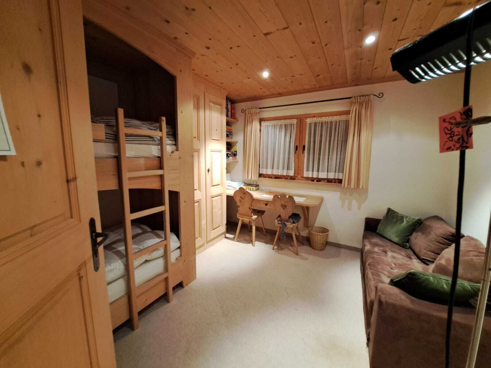 2 bedrooms, down duvets, iron/ironing board, bed sheets