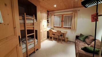 2 bedrooms, down duvets, iron/ironing board, bed sheets