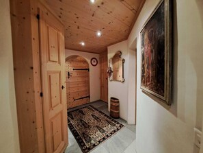 32-inch flat-screen TV with satellite channels - Laax Chalet (Laax)