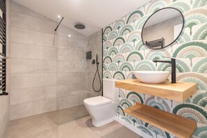 A modern bathroom with a shower, toilet, and a vanity with a bowl sink and a mirror. - "Follas Novas" Apt-31 (Cangas)