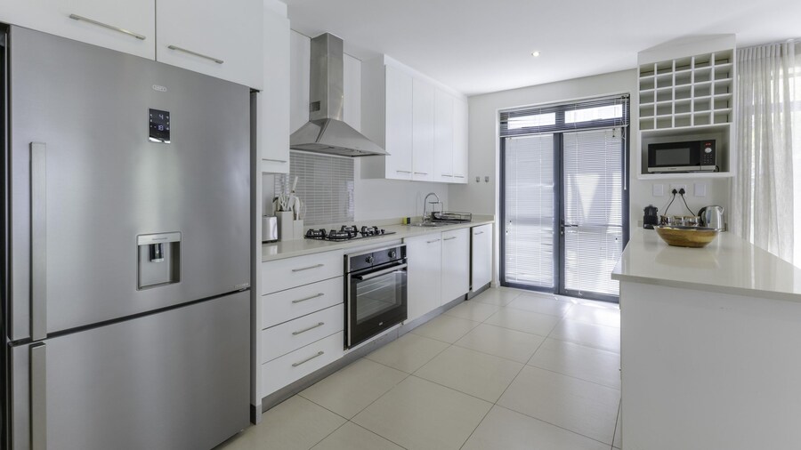 Newly Renovated 3 bed Apartment With Splashpool - 2283