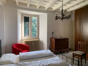 Apartment, 2 Schlafzimmer, Seeblick | 2 Schlafzimmer, Daunenbettdecken, Bügeleisen/Bügelbrett