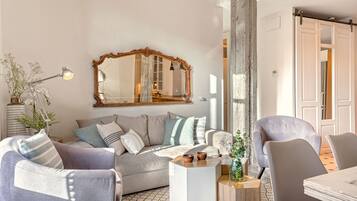 Huoneisto (4 Bedrooms) | Oleskelualue | Televisio