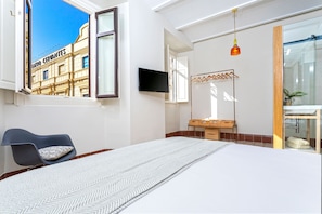 4 dormitorios, tabla de planchar con plancha, ropa de cama