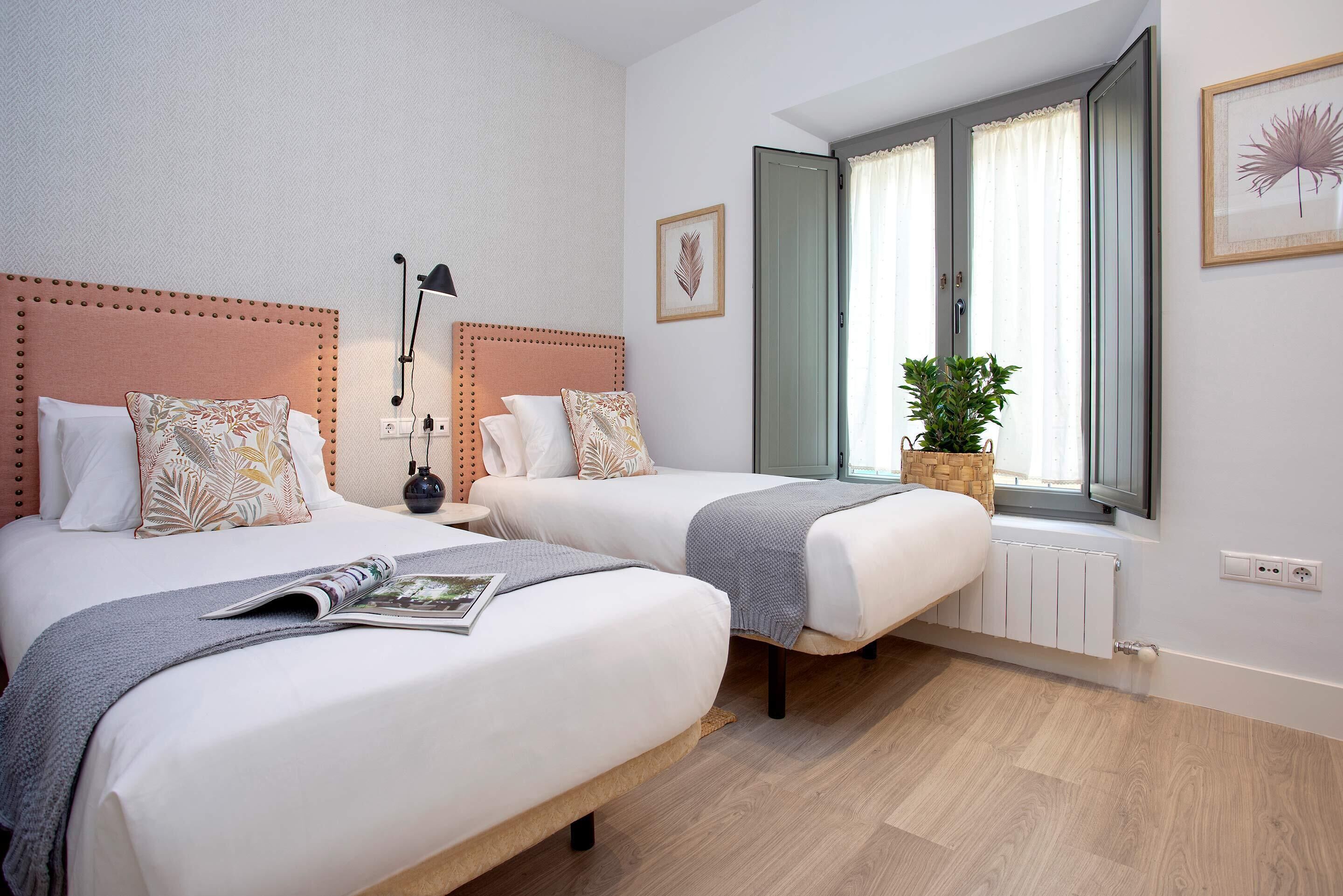 Apartment (2 Bedrooms) | 2 bedrooms, iron/ironing board, WiFi (free), bed sheets