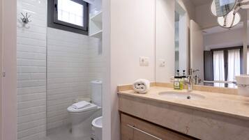 Apartment (2 Bedrooms) | Bathroom | Shower