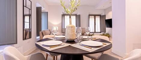 Apartment (2 Bedrooms) | In-room dining