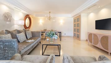 Appartement (3 Bedrooms) | Salle de séjour
