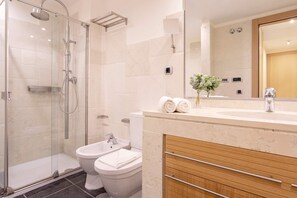 Apartment (3 Bedrooms) | Bathroom
