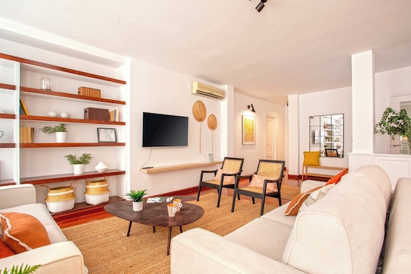 Apartment (3 Bedrooms) | Living room | 52-inch Smart TV with satellite channels