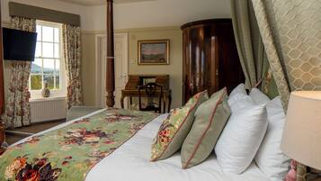 Deluxe Double Room | Desk, laptop workspace, blackout drapes, iron/ironing board
