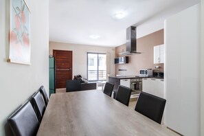 Dining - Charming 2-bedroom apartment in St. Julians (San Ġiljan)