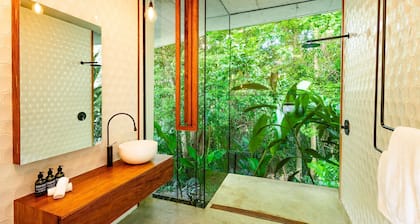 The Planchonella House - Eco Stay de Luxe