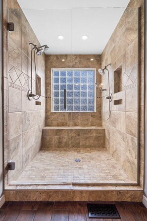 Shower, hair dryer - Lakeside Hideaway, Fire-Pit | Near Marina (Rogers)