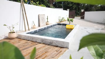 Seasonal outdoor pool, pool loungers