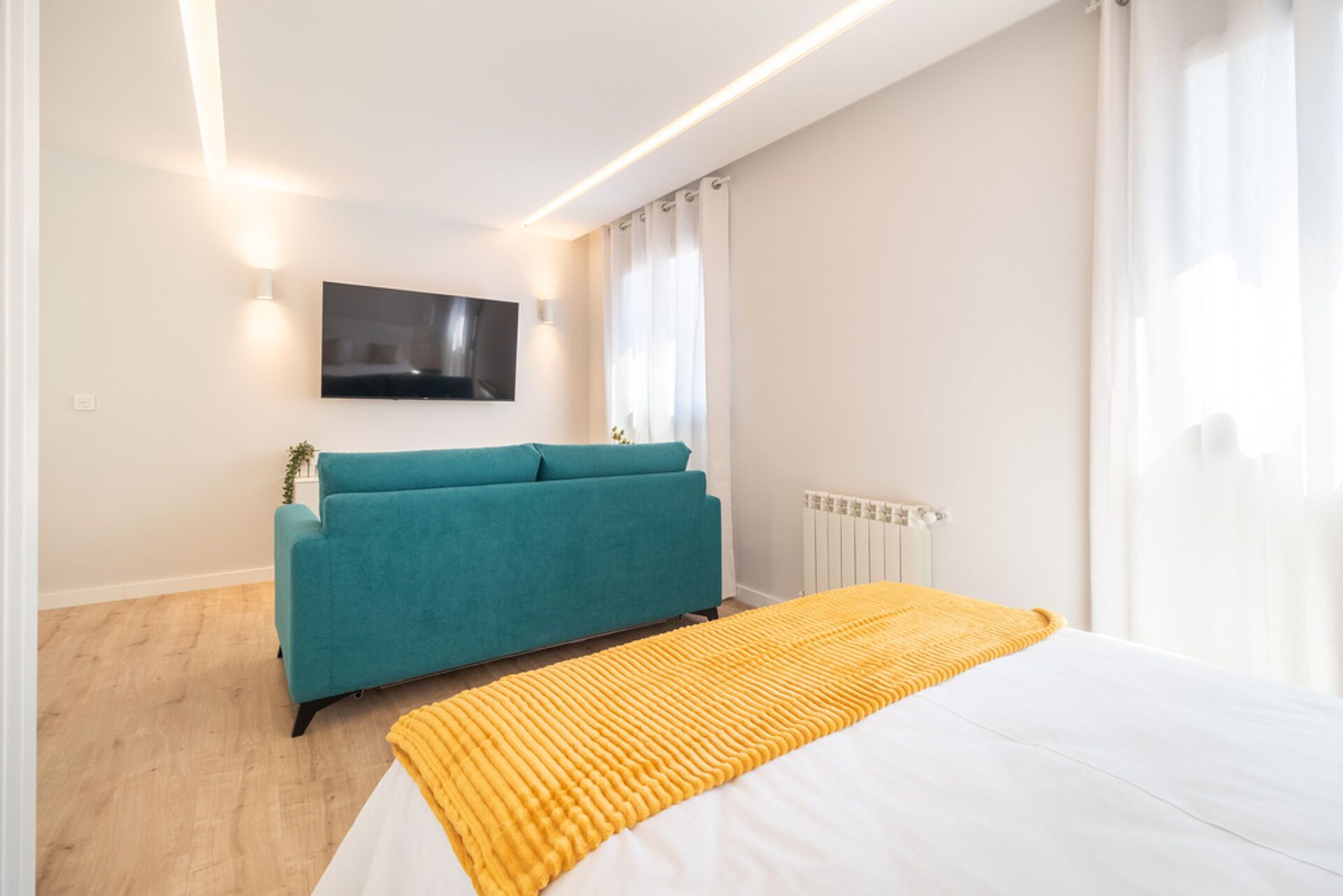 1 slaapkamer, een strijkplank/strijkijzer, beddengoed