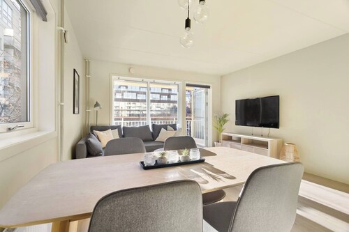 Charming Oslo Apartment With Balcony & Rooftop Access