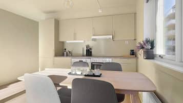 Apartment, 2 Bedrooms, Balcony | Dining room