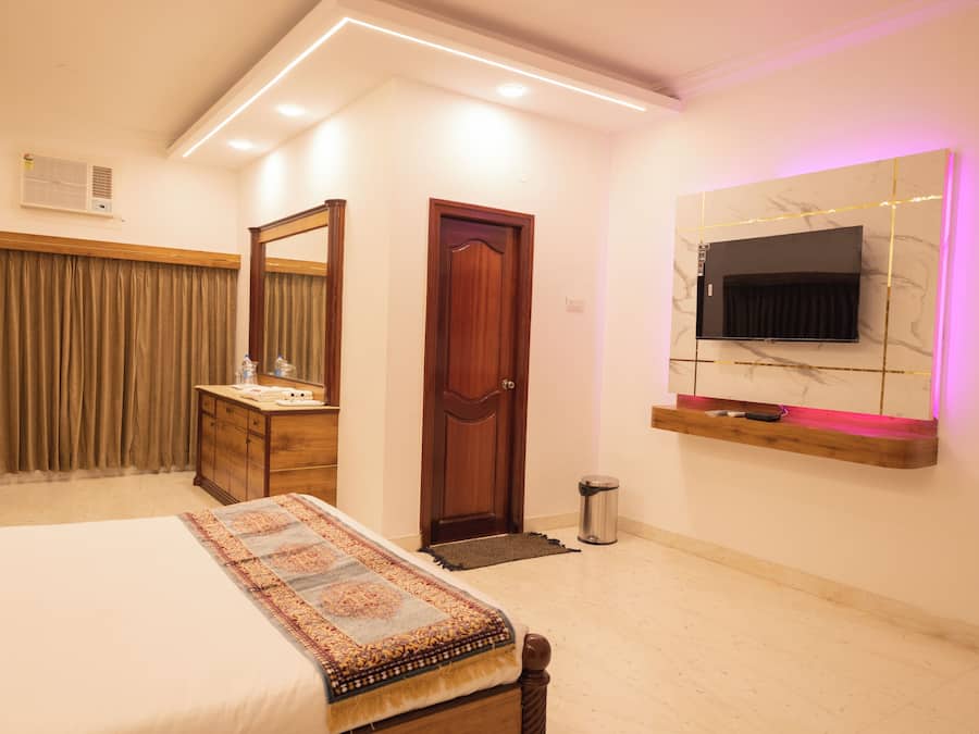 Deluxe Suite | Desk, laptop workspace, free WiFi