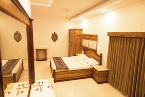 Deluxe Suite | Desk, laptop workspace, free WiFi - Hotel Sunpark (Chennai)