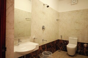 Deluxe Suite | Bathroom