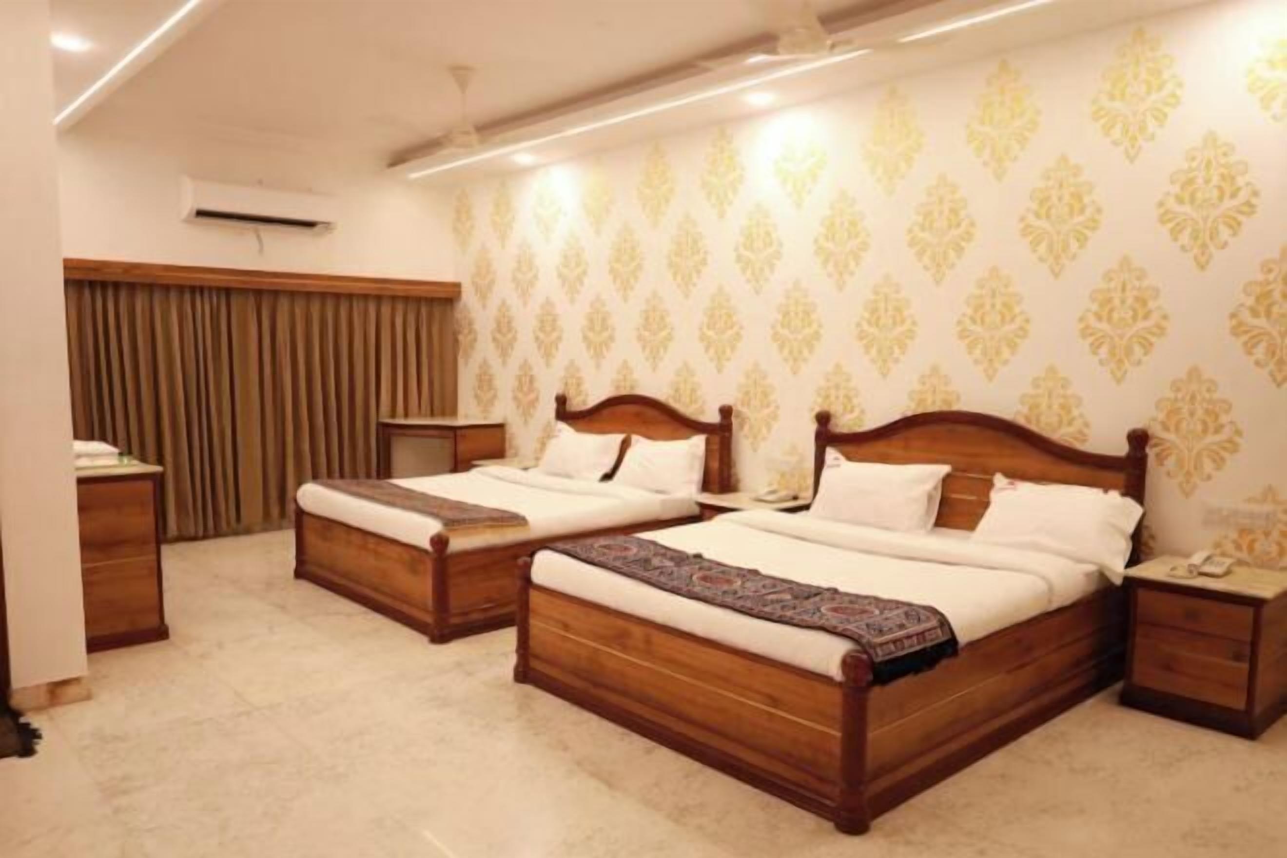 Bureau, espace de travail pour ordinateur portable, Wi-Fi gratuit