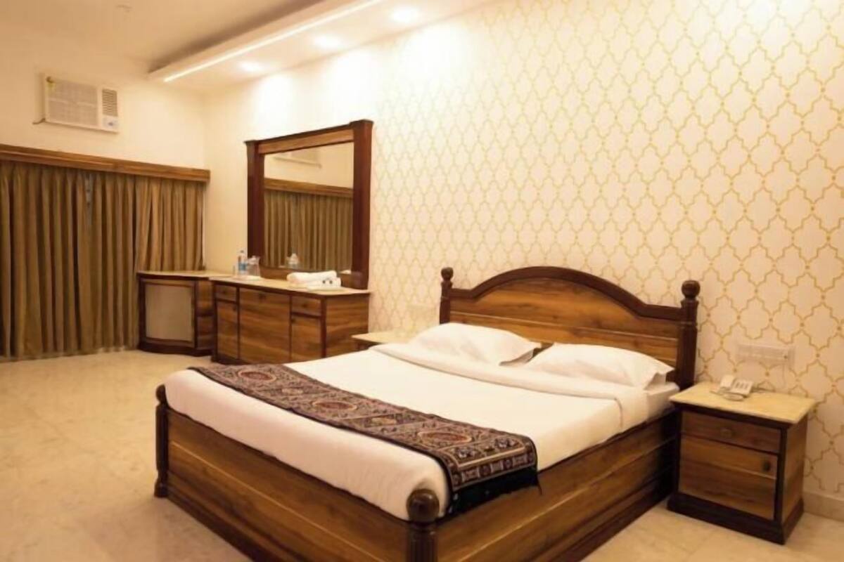 1 bedroom, desk, laptop workspace, free WiFi