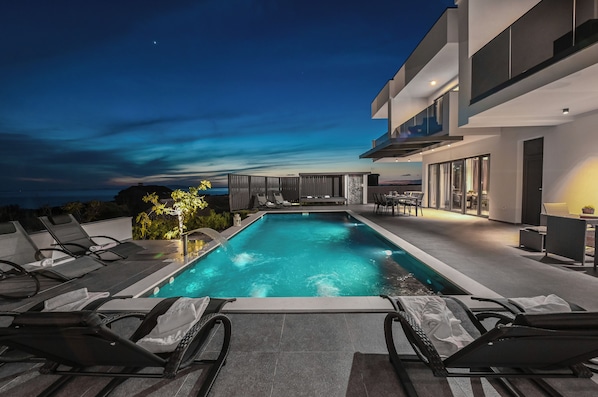 Outdoor pool, a heated pool
