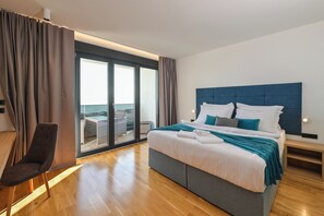 5 bedrooms, in-room safe, iron/ironing board, free WiFi