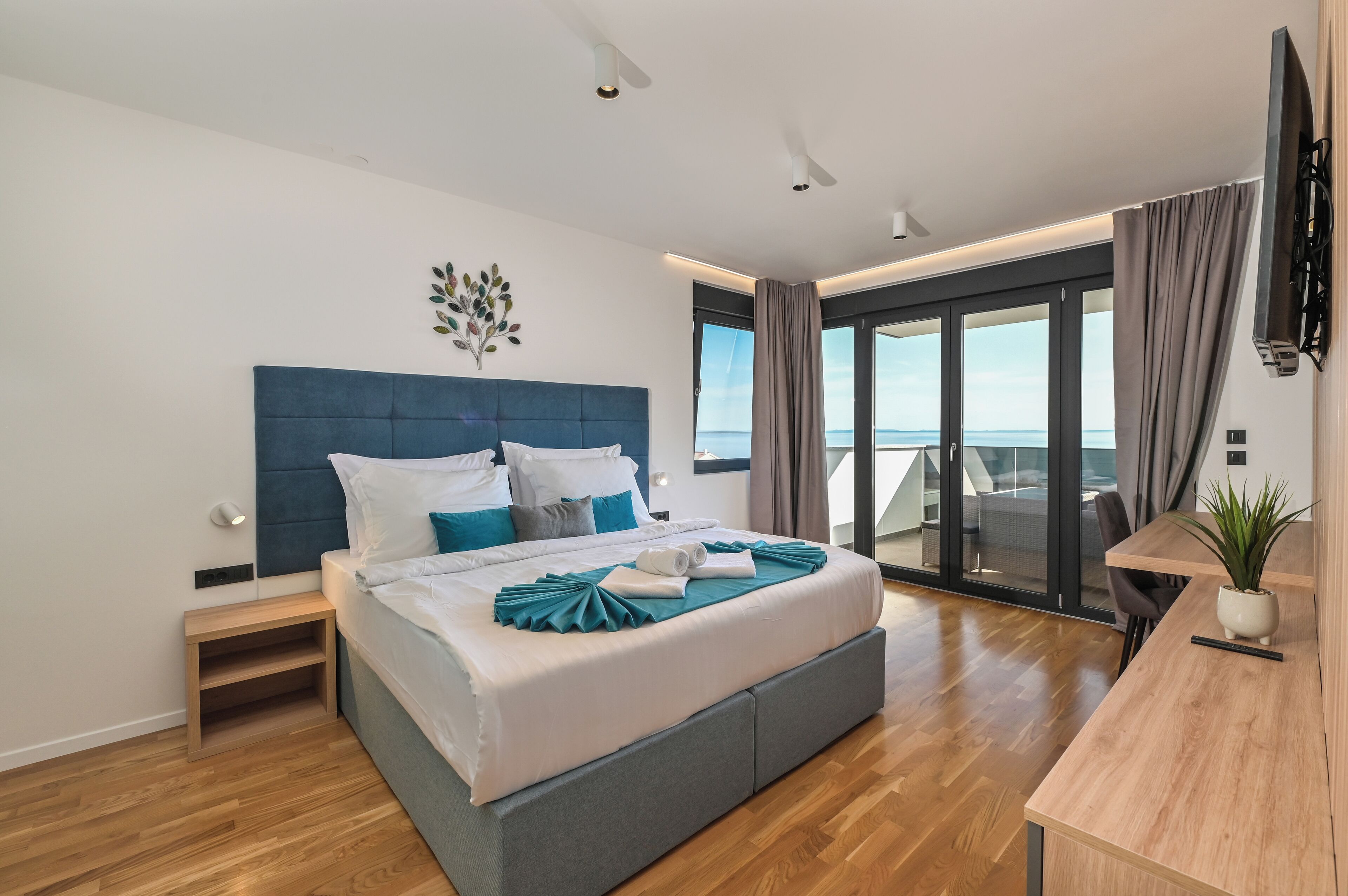 5 bedrooms, in-room safe, iron/ironing board, free WiFi