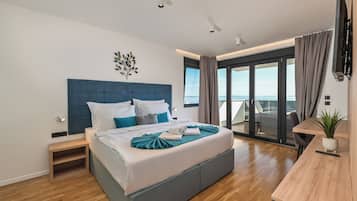 5 bedrooms, in-room safe, iron/ironing board, free WiFi