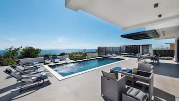 Outdoor pool, a heated pool