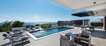 Elegant Villa Luna with Private Heated Pool