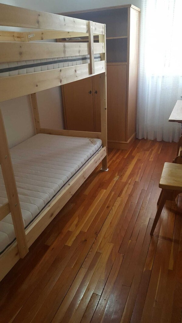 Apartment, 3 Bedrooms, Mountain View | 3 bedrooms, iron/ironing board