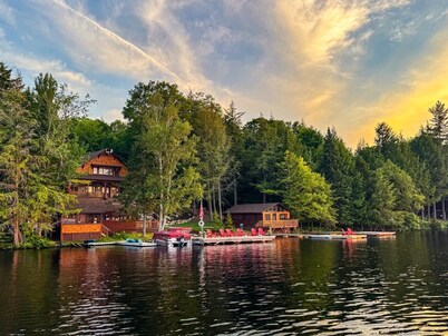 Lakeside Lodge - Tree Top Cottage on 7th Lake