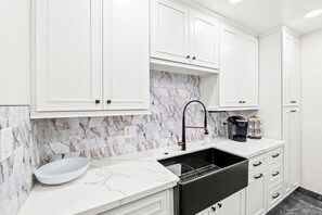 Fridge, microwave, oven, stovetop - Modern Private Retreat Minutes to LA & Disneyland! (Pico Rivera)