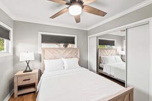 3 bedrooms, iron/ironing board, WiFi, bed sheets - Modern Private Retreat Minutes to LA & Disneyland! (Pico Rivera)