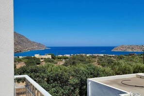 Property grounds - Plaka-sleeps4-parking-pool-hottub-seaviews (Agios Nikolaos)