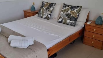 2 bedrooms, iron/ironing board, free WiFi, bed sheets