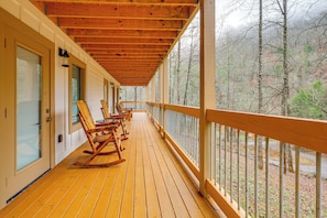 House (4 Bedrooms) | Interior - Close to Hiking & Attractions: Smoky Mtn Cabin (Pigeon Forge)