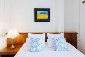 Habitación doble Deluxe | Minibar, escritorio, espacio para trabajar con laptop y wifi gratis 