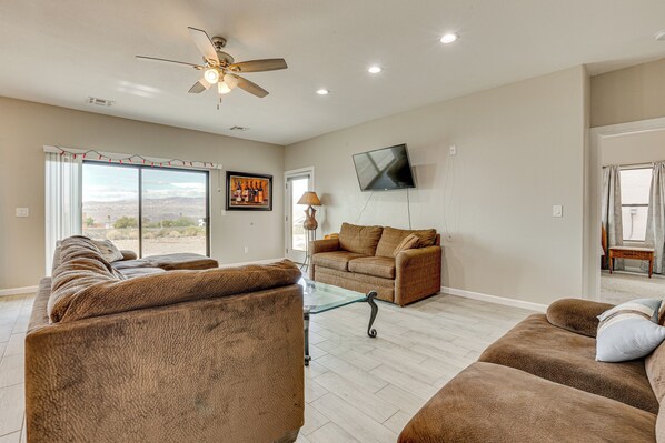 House (2 Bedrooms) | Interior - 7 Mi to Golf: Mtn-view Retreat in Bullhead City (Bullhead City)